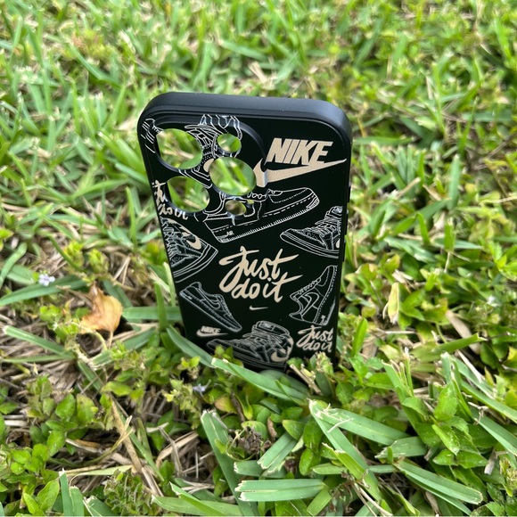 15 Pro Athletic Sneaker Pattern Phone Case - Picture 3 of 7